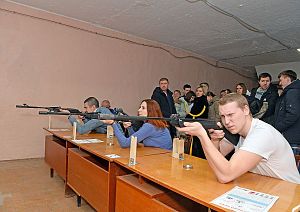 Соревнования по стрельбе в рамках заводской спартакиады
